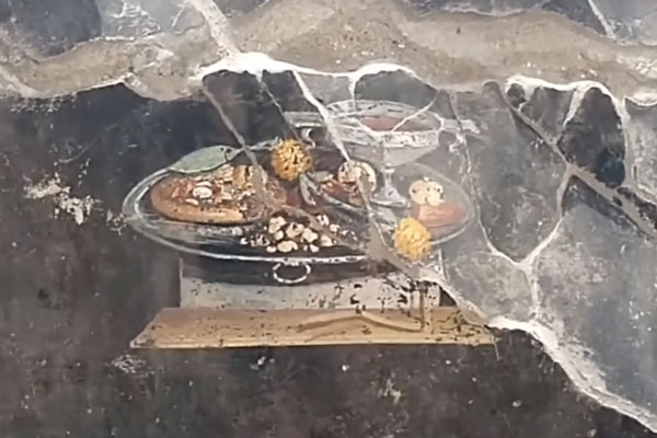 Чем лакомились римляне 2000 лет назад: в Помпеях нашли фреску с изображением древней пиццы 