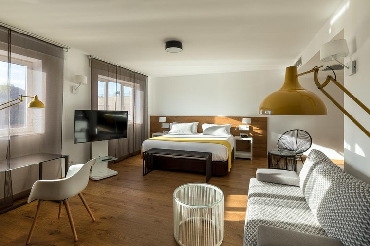 Российский мэр потратил 18 пенсий на элитную четырехдневную командировку в Испанию