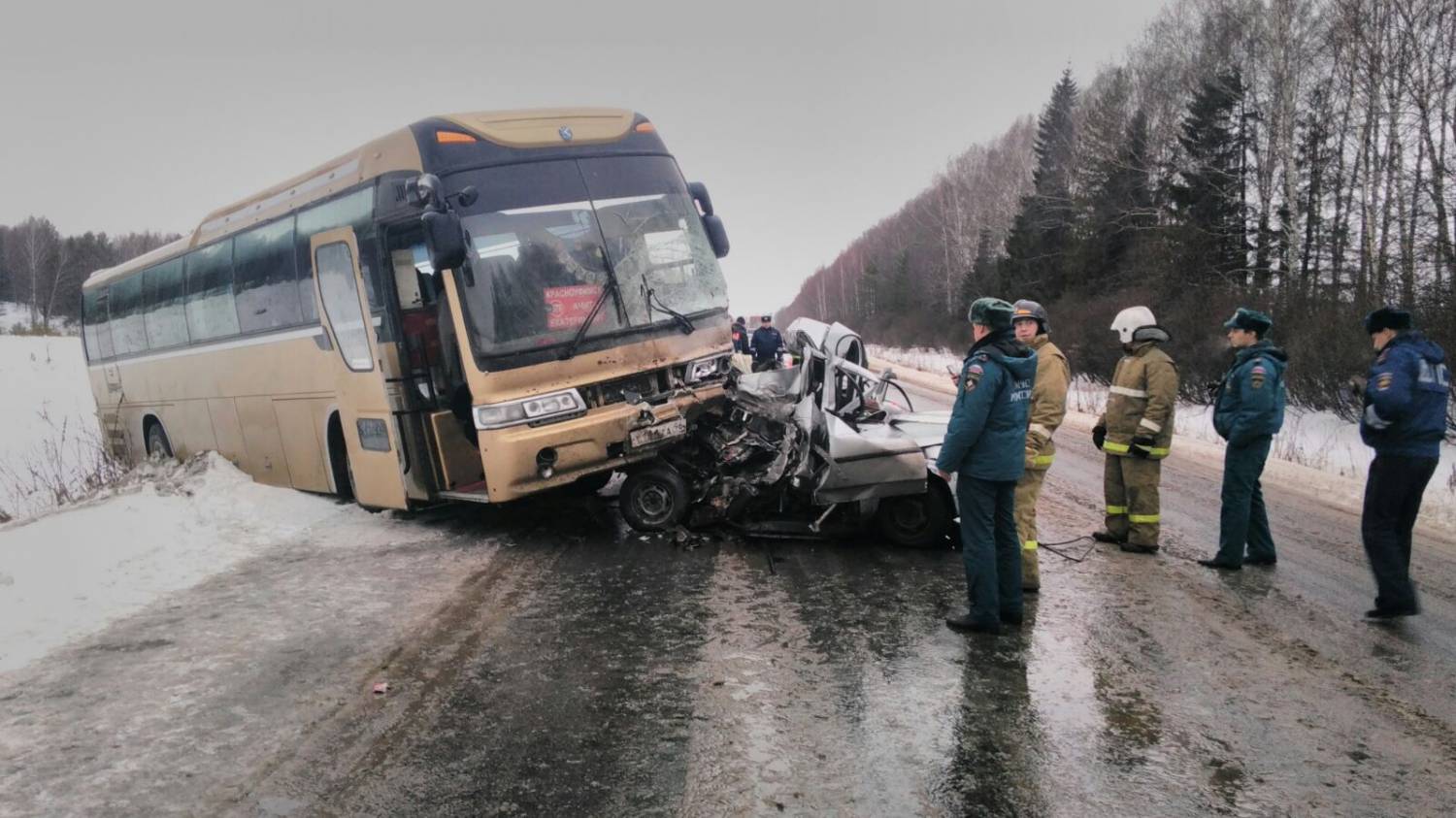 На Среднем Урале в ДТП с автобусом погиб водитель ВАЗа