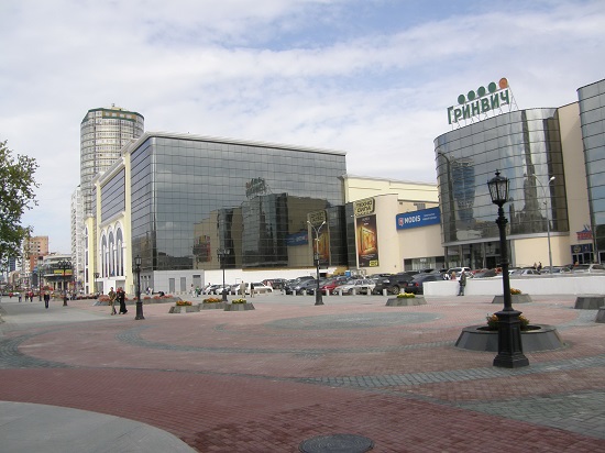 В Екатеринбурге в день голосования эвакуировали крупный торговый центр