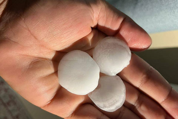 В ОАЭ выпал град размером с мяч для гольфа. Видео, фото