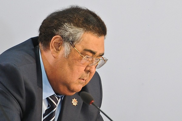 Губернатор Кемеровской области Тулеев улетел лечиться в Москву