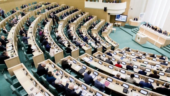 Россияне призвали сократить число депутатов ради спасения экономики