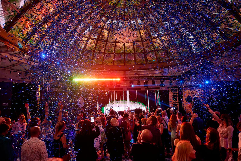 Эксклюзивная вечеринка на ПМЭФ-2024: парад звезд и захватывающие выступления в «Лотте Отель»! | «Русская Медиагруппа» устроила на ПМЭФ самую масштабную неформальную вечеринку