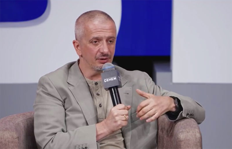 Путин присвоил Богомолову звание заслуженного деятеля искусств России | Режиссёр и муж Собчак Богомолов получил звание заслуженного деятеля искусств РФ