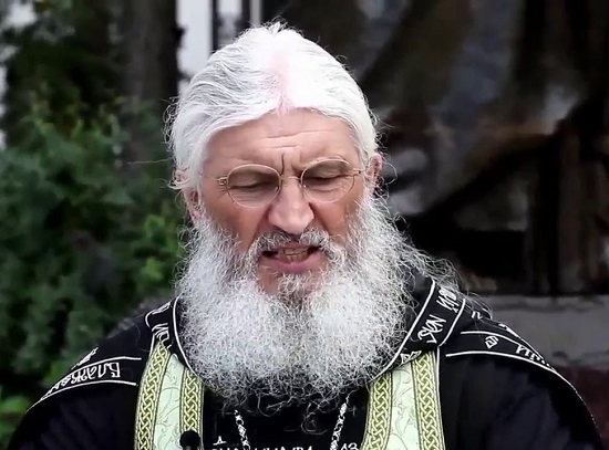 В Кремле слушали проповеди опального уральского схиигумена, но не следят за ситуацией с осадой монастыря