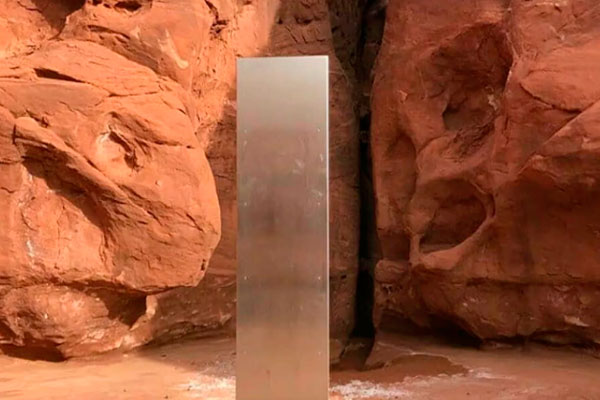 Исчез обнаруженный в пустыне в Юте таинственный монолит