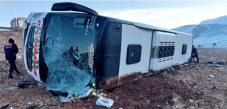 В Турции в аварии с автобусом 8 человек погибли, 36 пострадали