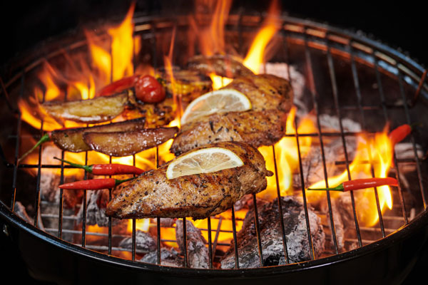 "Провоцирует онкологию": врач предупредила россиян об опасности жидкости для розжига | Врач Павлова: жидкость для розжига может спровоцировать развитие онкологии