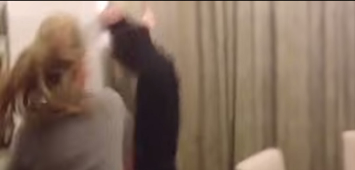 Драка Анны Семенович с мужчиной попала на видео