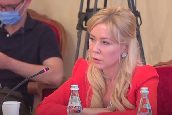 Мизулина-младшая пообещала в День России концерт, парад самолётов и салют в Minecraft