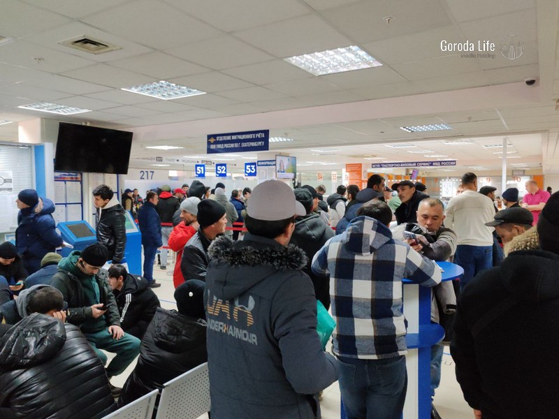 Скандал в Москве: МИД Киргизии требует объяснений от России из-за облавы на мигрантов  | Посла РФ вызвали в МИД Киргизии из-за облавы на мигрантов в бане