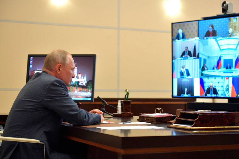 Кремль: Путину придется жить в условиях ограничений