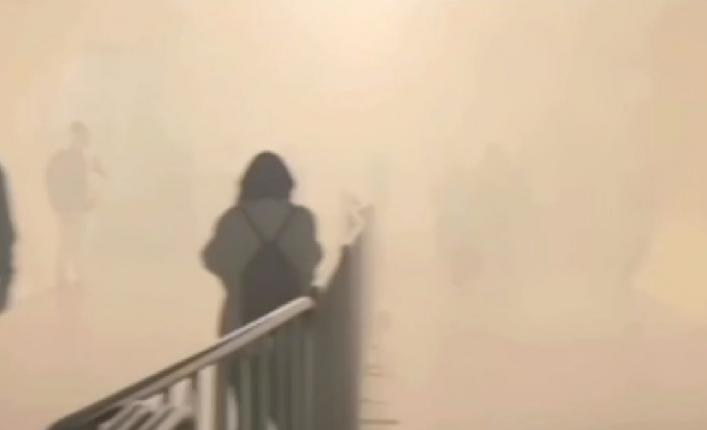 "Причины неизвестны": в Москве произошло задымление на станции «Савеловская» | Станцию метро "Савеловская" в Москве окутал дым