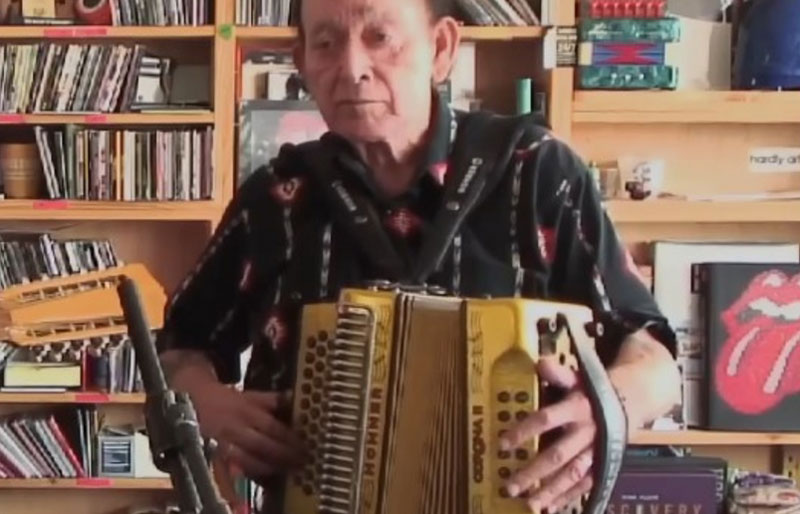 Умер музыкант Леонардо Флако Хименес из группы The Rolling Stones | Музыкант группы The Rolling Stones Флако Хименес скончался в возрасте 86 лет