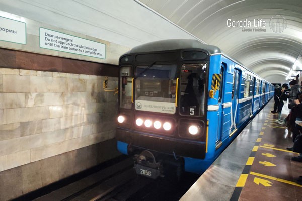 Трагедия на станции «Тверская»: Что произошло с мужчиной, упавшим под поезд в московском метро? | В столичном метрополитене мужчина погиб после падения под поезд на «Тверской»