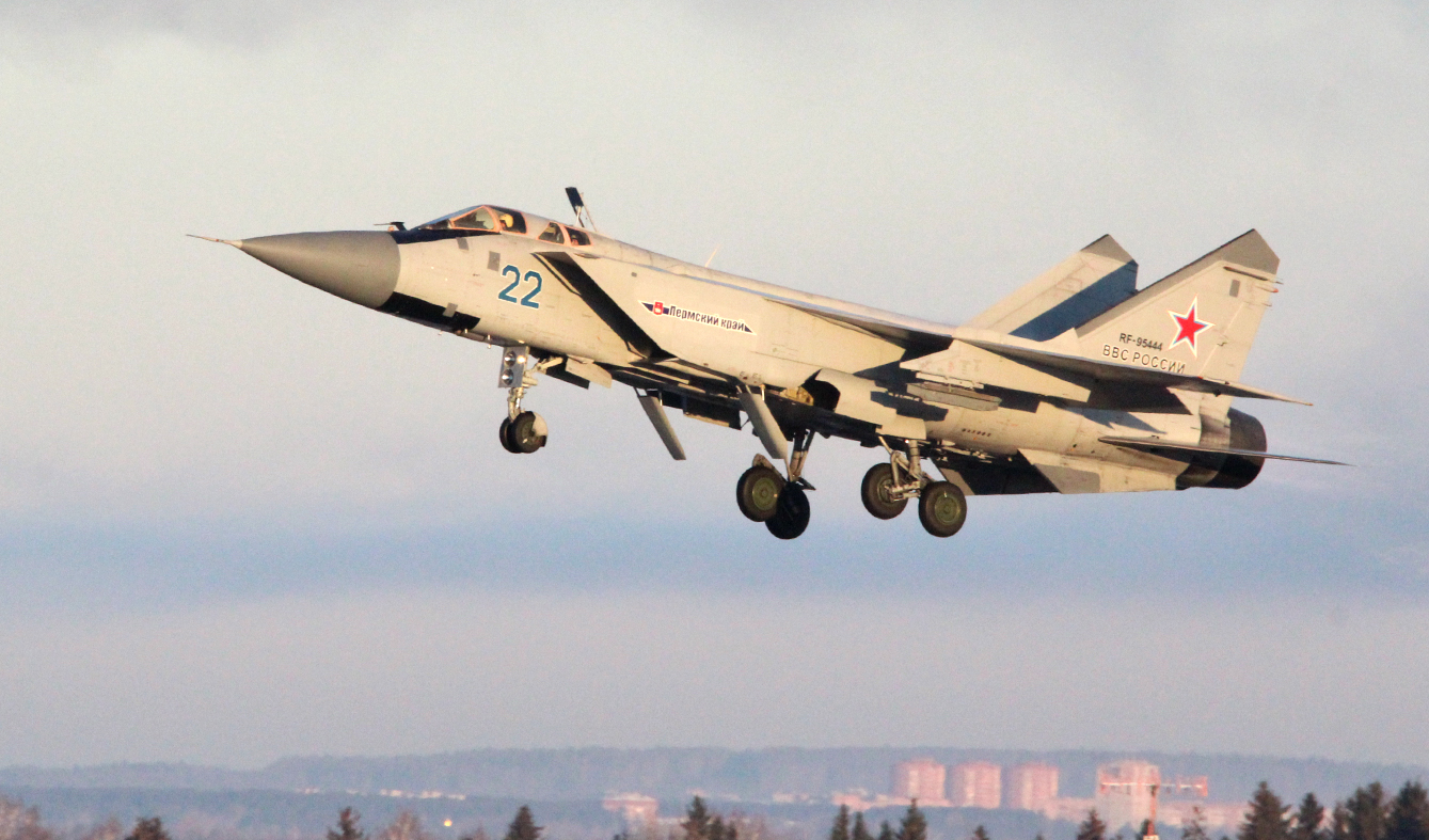 Истребители МиГ-31БМ применят ракеты «воздух-воздух» на учении в Бурятии