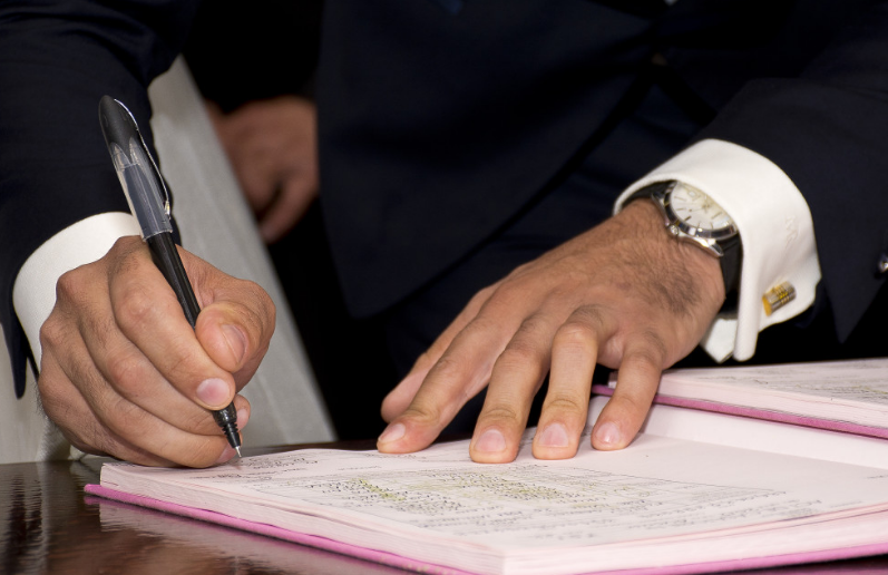 В Раду внесли законопроект о регистрации однополых браков между военными