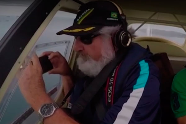 Смартфон пережил падение из самолета и записал весь полет