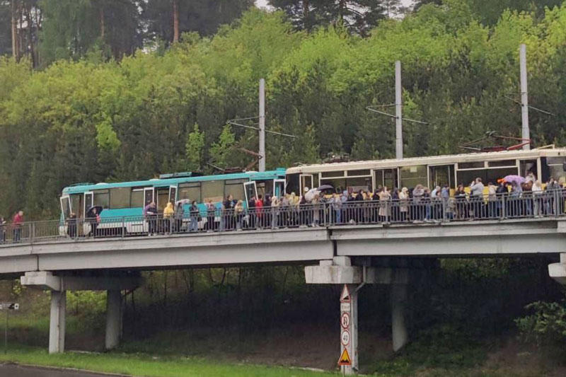 Шокирующее столкновение трамваев в Кемерово: 67 пострадавших, два человека вылетели из салона на дорогу! Видео | На Кузбассе в ДТП с двумя трамваями пострадали 67 человек