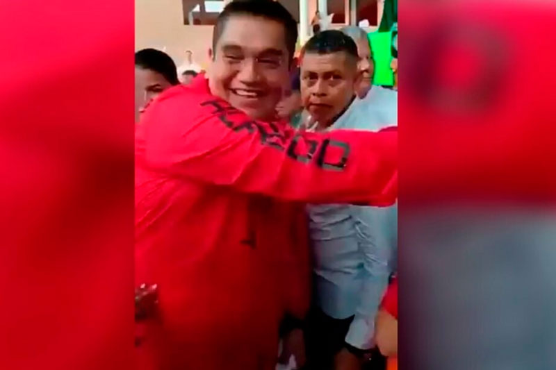 Появилось видео убийства кандидата в мэры города Коюка-де-Бенитес | Кандидата в мэры мексиканского города застрелили во время предвыборного митинга