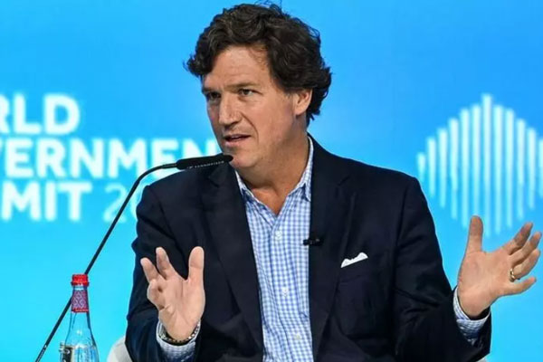 ​Журналист Такер Карлсон похвалил Москву на саммите в Дубае