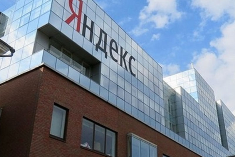 В «Яндексе» отказались отвечать на критику Медведева в адрес нейросети YandexGPT | В «Яндексе» не стали комментировать претензии Медведева к «Алисе»