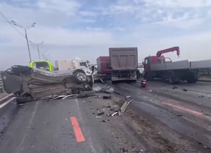 Массовая авария в Подмосковье: самосвал врезался в десять автомобилей — три человека погибли. Видео | Три человека погибли в результате аварии десяти автомобилей в Подмосковье