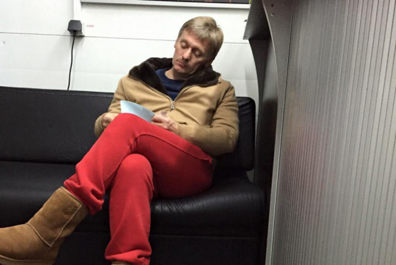 Дмитрия Пескова смутила его фотография в уггах