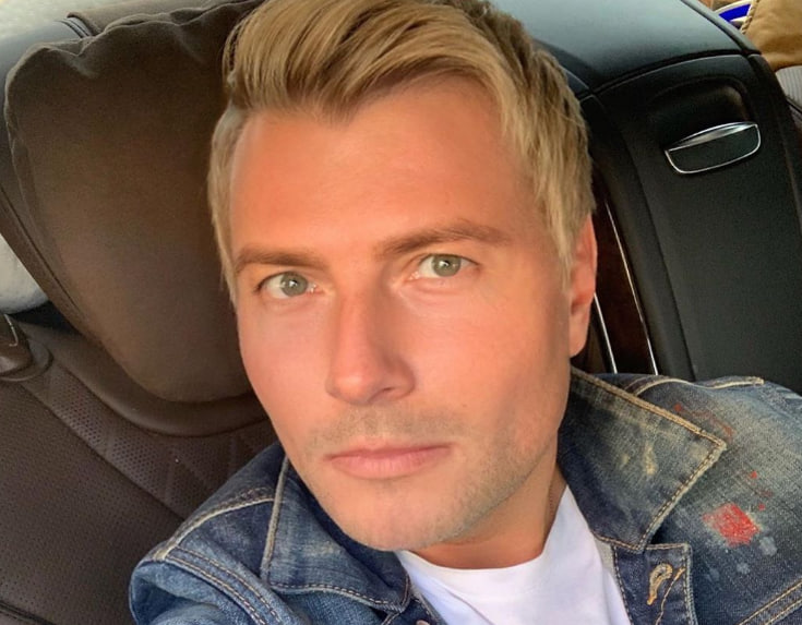 Николай Басков сообщил, что шесть часов не может покинуть самолет в Пулково | Николай Басков и пассажиры застряли в самолете в Пулково на шесть часов