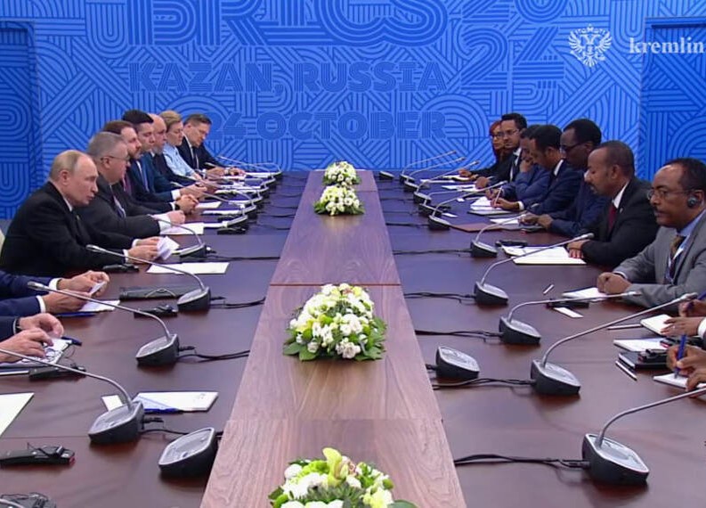 Пельмени с осетриной и кыстыбый: чем угощали лидеров БРИКС на ужине после саммита | На саммите БРИКС в Казани лидеров стран угощали вином и кыстыбыем