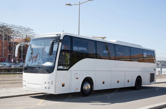 В Турции автобус упал с трассы в лесной овраг. Погибли два человека