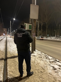 Школьник из Перми попал в больницу после удара током на автобусной остановке