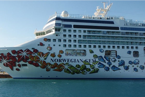 Норвежский круизный лайнер оставил 8 человек на острове Сан-Томе из-за опоздания | Круизный лайнер оставил восемь пассажиров на острове в Гвинейском заливе