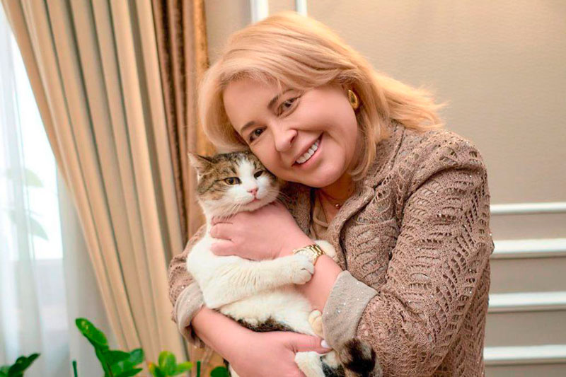 Кошку Мусю планируют сделать символом: "Переименовать скалу и превратить в сувениры" | В Ялте в честь кошки хотят переименовать скалу в "Авроро-Муськину"