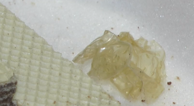 В Татарстане ребенок едва не сжевал с вафлями использованный презерватив