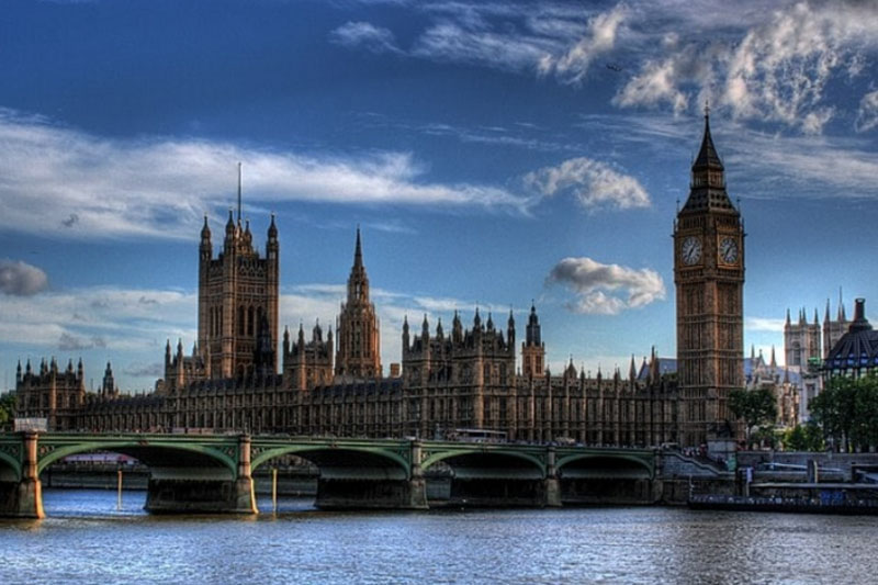 В Лондоне целые семьи слегли с отравлением из-за паразитов в водопроводе | Жители Лондона массово пострадали от паразитов из грязной воды в Темзе