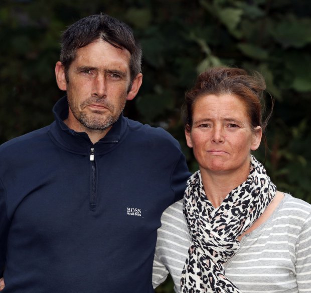 Безработная пара вырвала себе зубы, простояв несколько лет в очереди на лечение