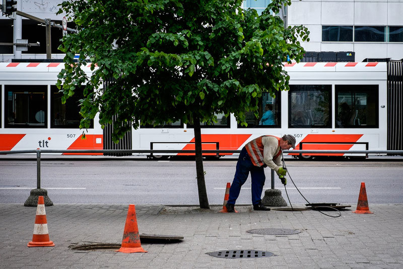 Неизвестные «слили» костюм героя «Слова пацана» в канализацию Волгограда | Из канализации Волгограда выловили костюм героя «Слова пацана»