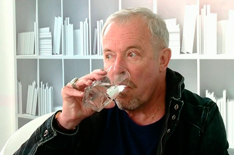 Уехавший из России Макаревич начал распродавать имущество в Израиле | SHOT: музыкант Макаревич начал распродавать имущество в Израиле