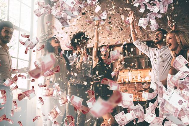 Количество мультимиллионеров в стране снова увеличилось. Житель Москвы выиграл в «Гослото» почти 217 000 000 рублей