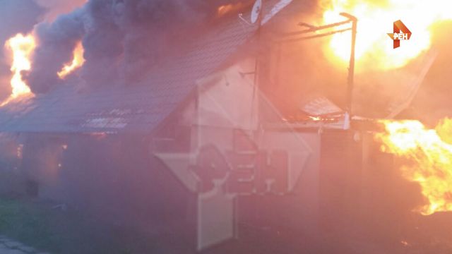 Цех по производству пластмассы сгорел дотла в Подмосковье