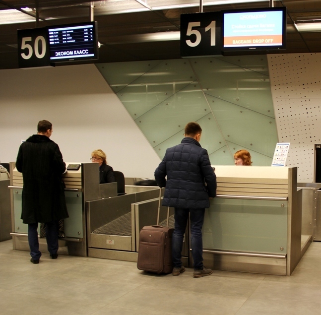 В аэропорту Кольцово появилась стойка сдачи багажа Drop off