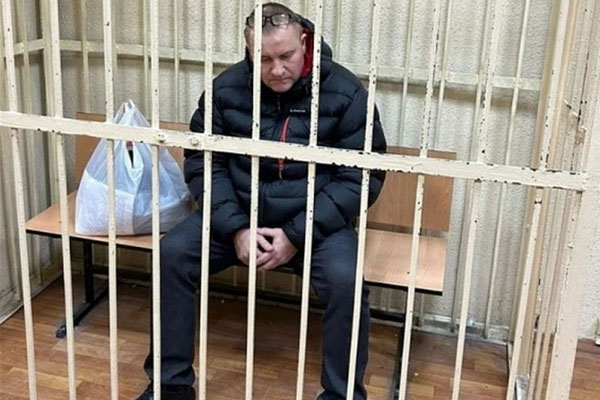 Отца школьницы, которая стреляла в одноклассников в Брянске, выпустили из СИЗО