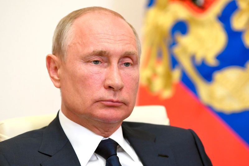 Путин потребовал разобраться с выплатами медикам из-за коронавируса