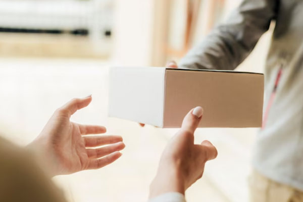 Притворился дарителем и попался: россиянин отправил в США военку под видом подарка | Россиянин пытался переправить экипировку «Ратник» в США как подарок