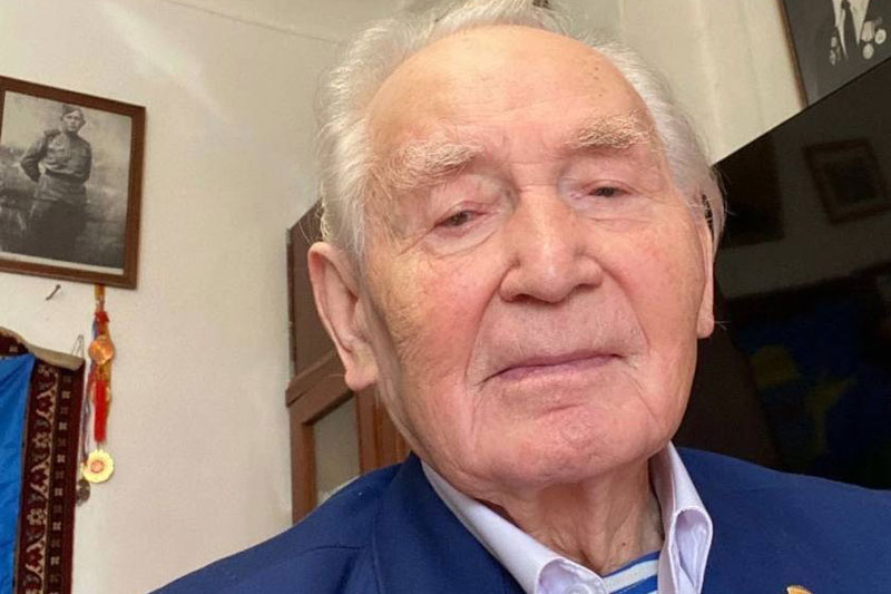 "Портила картинку"! В Томске из-за безразличия чиновников к ветерану ВОВ не пустили помощницу с водой | Скандал в Томске! Помощницу ветерана не пустили с водой, так как она "портила картинку"