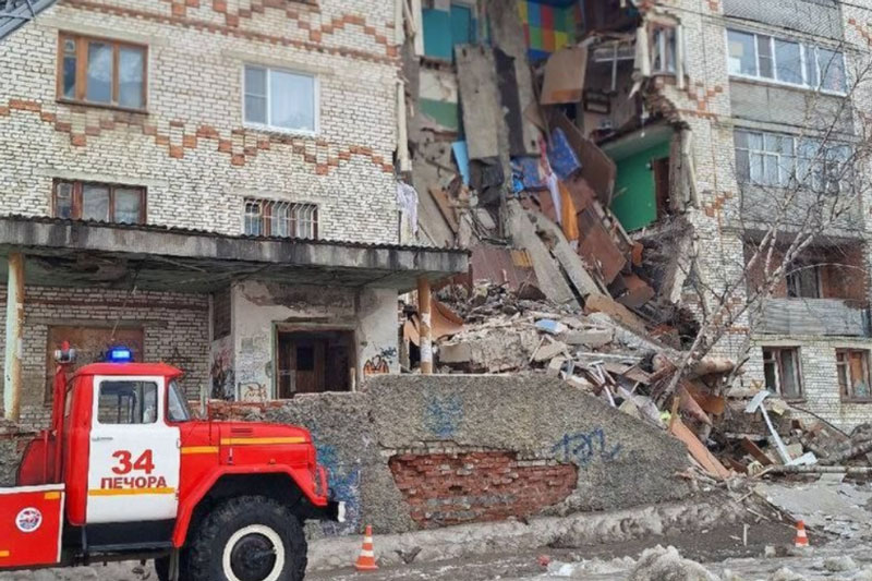 Момент обрушения дома в Печоре попал на видео | «112» опубликовал кадры обрушения пятиэтажного общежития в Печоре