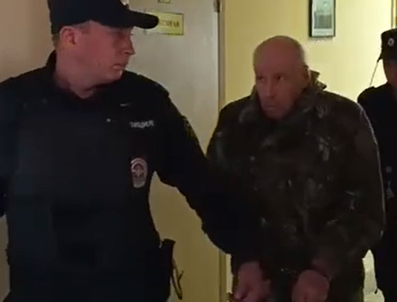 Арестован пенсионер из Ленобласти за продажу суррогатного алкоголя, приведшую к смертям | 78-летний пенсионер в Ленобласти арестован за продажу смертельного самогона