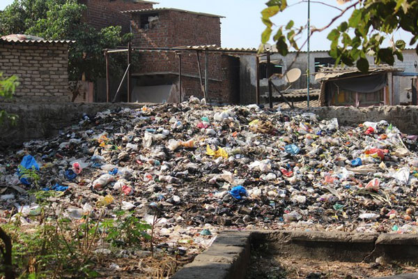 Тайвань тестирует голограмму бога для борьбы с уличными мусорщиками